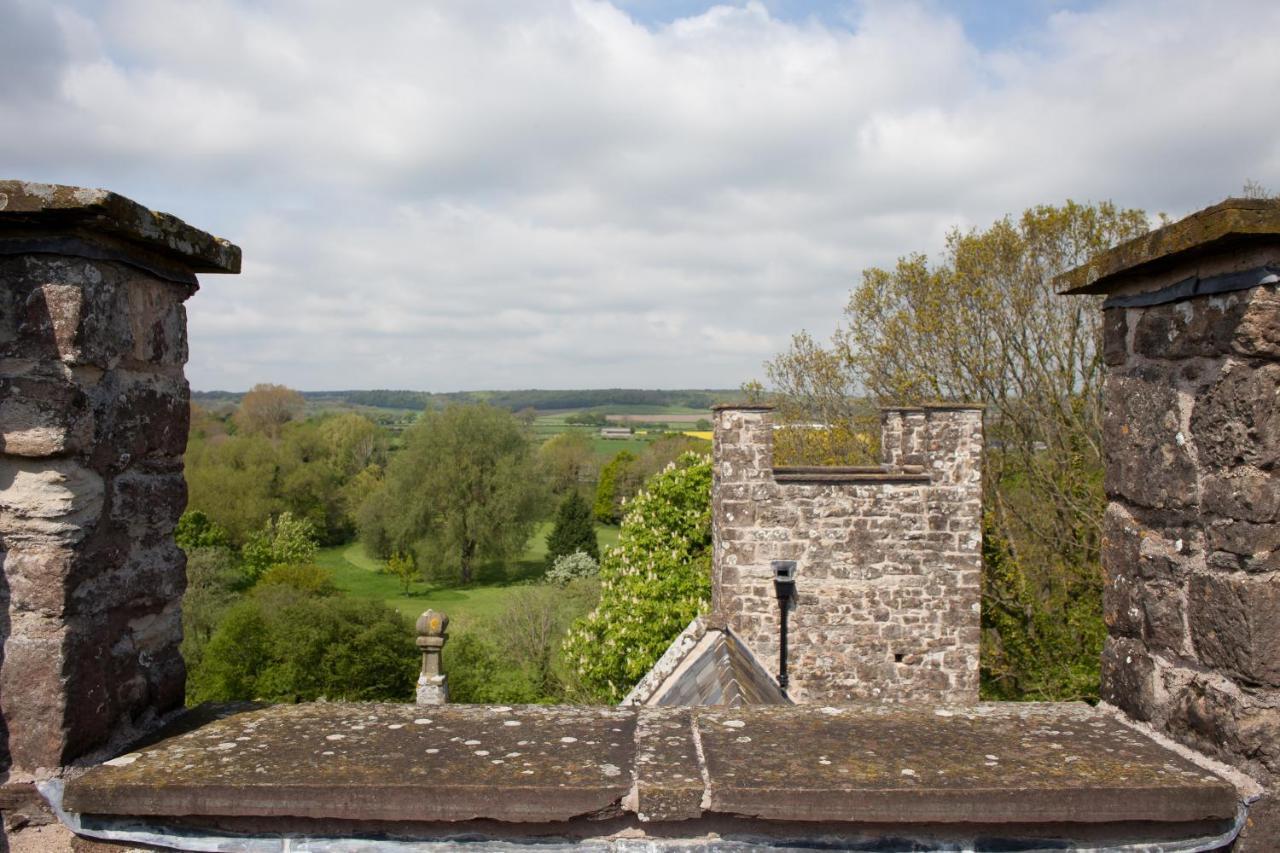 Welsh Gatehouse, Historic Castle Which Can Cater For Electric Vehicle Mathern Kültér fotó