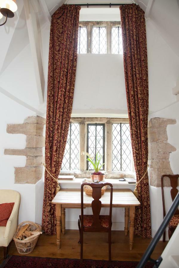 Welsh Gatehouse, Historic Castle Which Can Cater For Electric Vehicle Mathern Kültér fotó